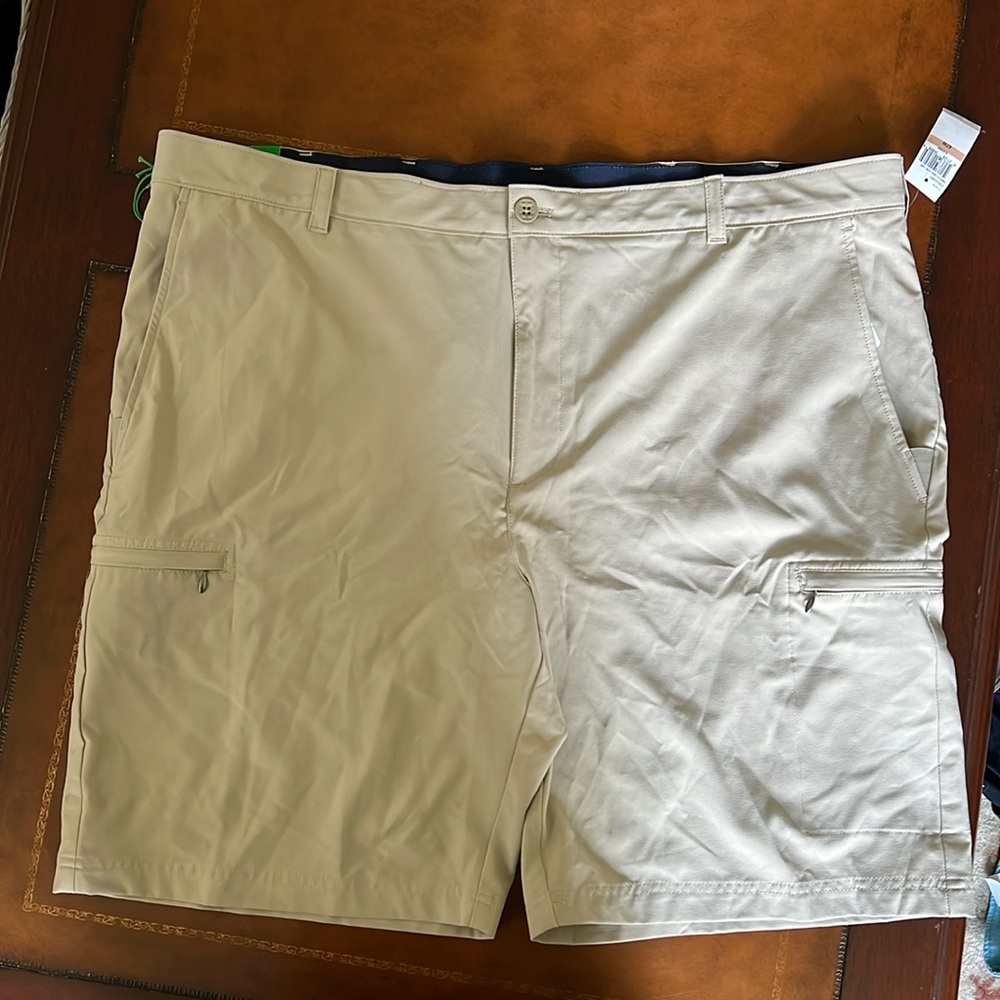 Men’s Izod golf shorts